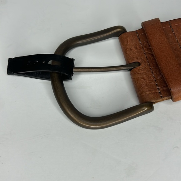 Fossil Leather Cutout with Flower Embossed Design Size Medium - Picture 2 of 7